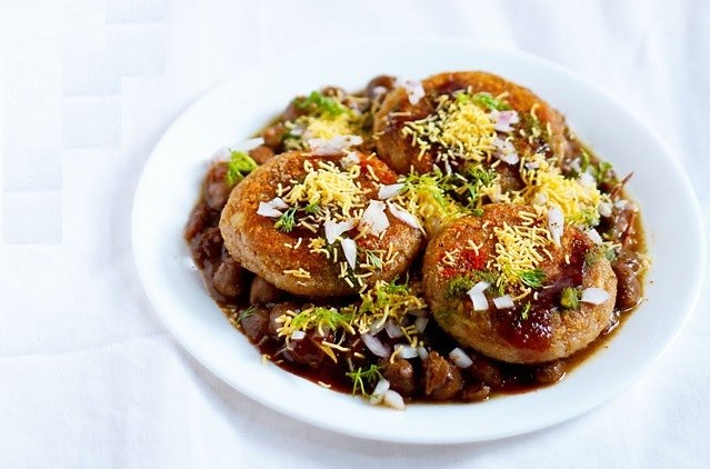 Aloo Tikki Chaats With Chutney